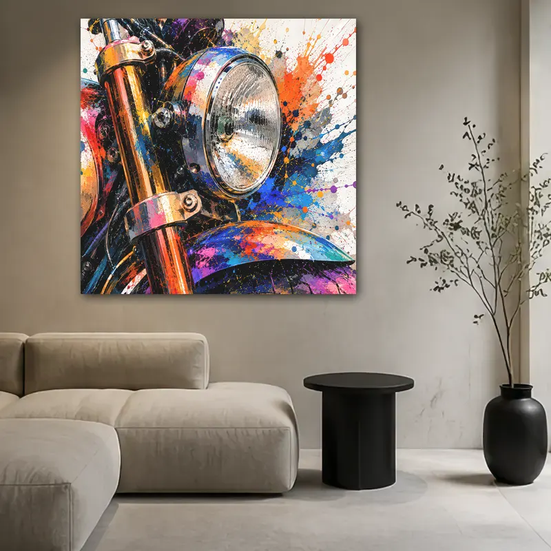 Tableau moto Chromatic Eye dans un salon contemporain