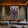 Tableau araignée Violet Venom dans un salon contemporain design
