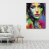 Tableau femme coloré Kira dans un salle d'attente