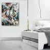 Tableau cheval blanc contemporain Wild Velocity dans une chambre élégante