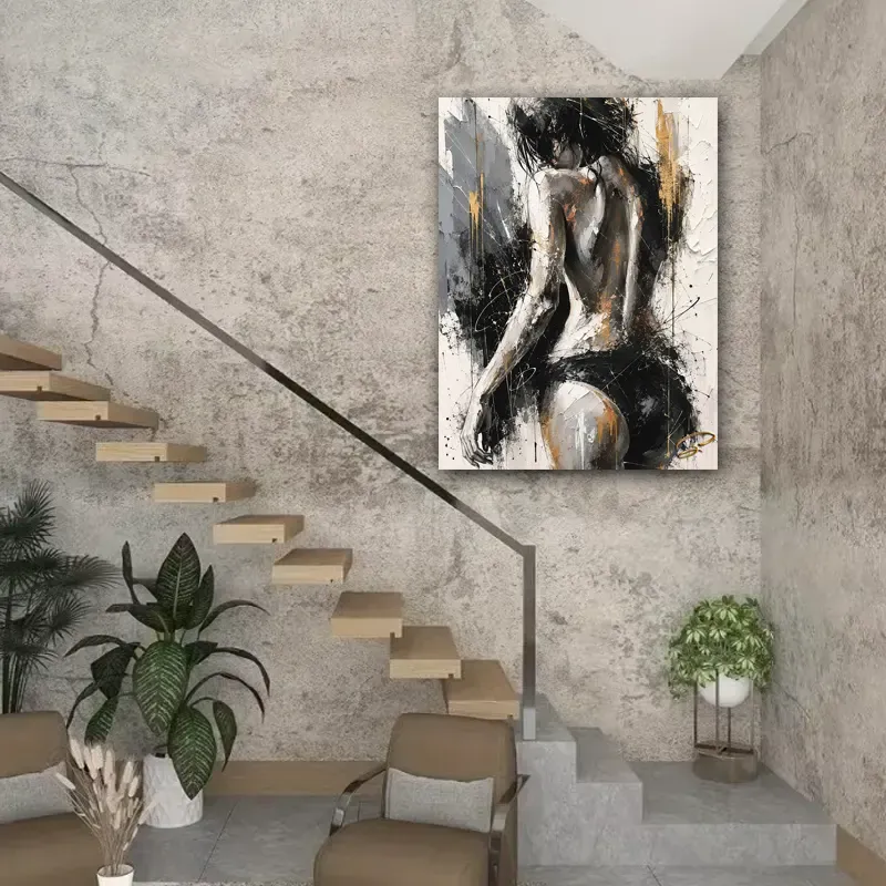Tableau femme noir et blanc Bare Essence dans un loft avec escalier design