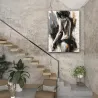 Tableau femme noir et blanc Bare Essence dans un loft avec escalier design