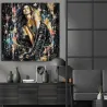 Tableau femme Street Art Urban Rebel dans un salon ton gris