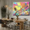 Tableau Snoopy Pop Art coloré dans un intérieur design lumineux à la décoration moderne