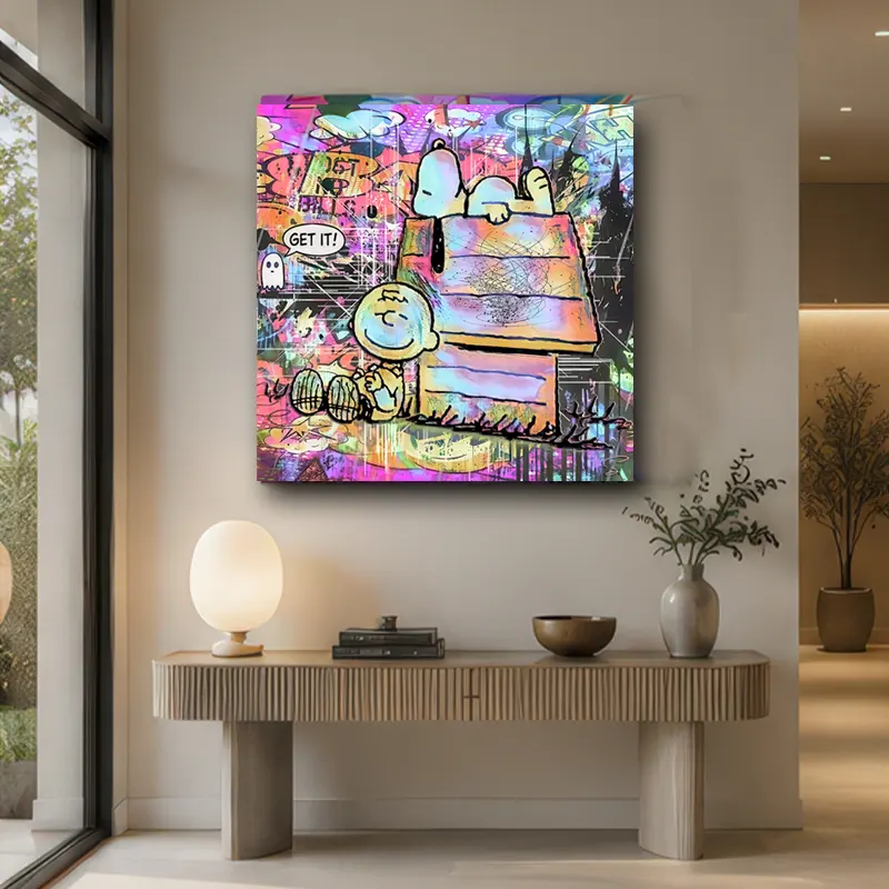 Tableau Snoopy et Charlie Brown Pop Art dans une entrée de maison contemporaine design.