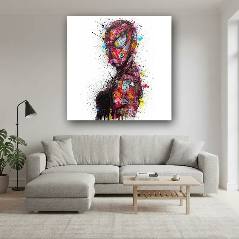 Un salon épurie avec ce tableau Spider-Man tableau spider Man pour salon minimaliste beige
